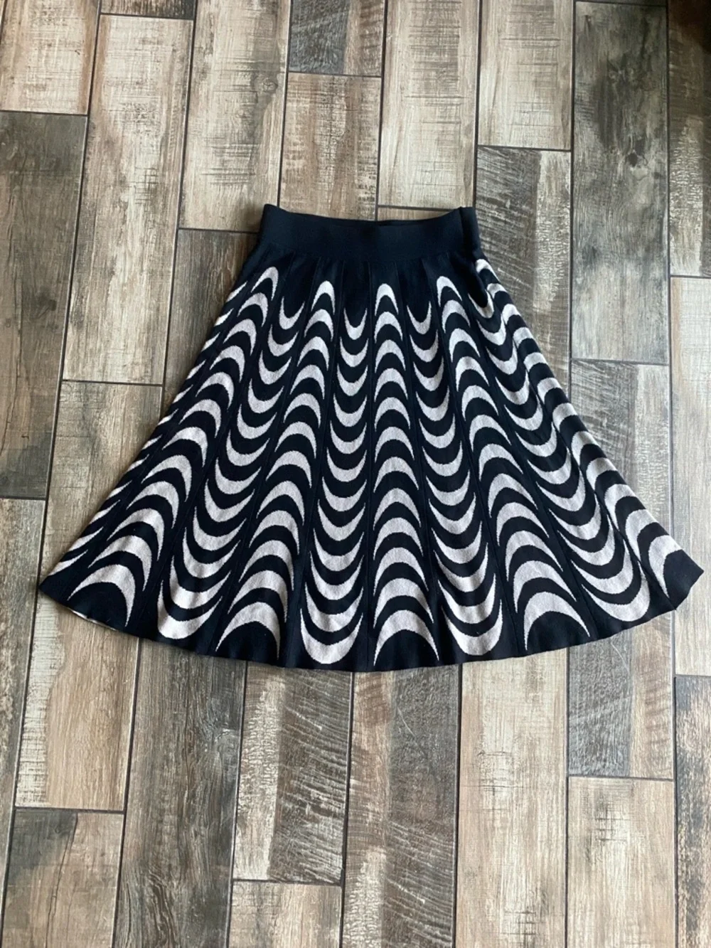 Serengeti Black and Cream Wave-Print A-Line Skirt - Picture 4 of 9